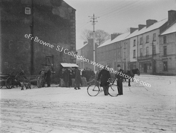 MARKET SQUARE IN SNOW